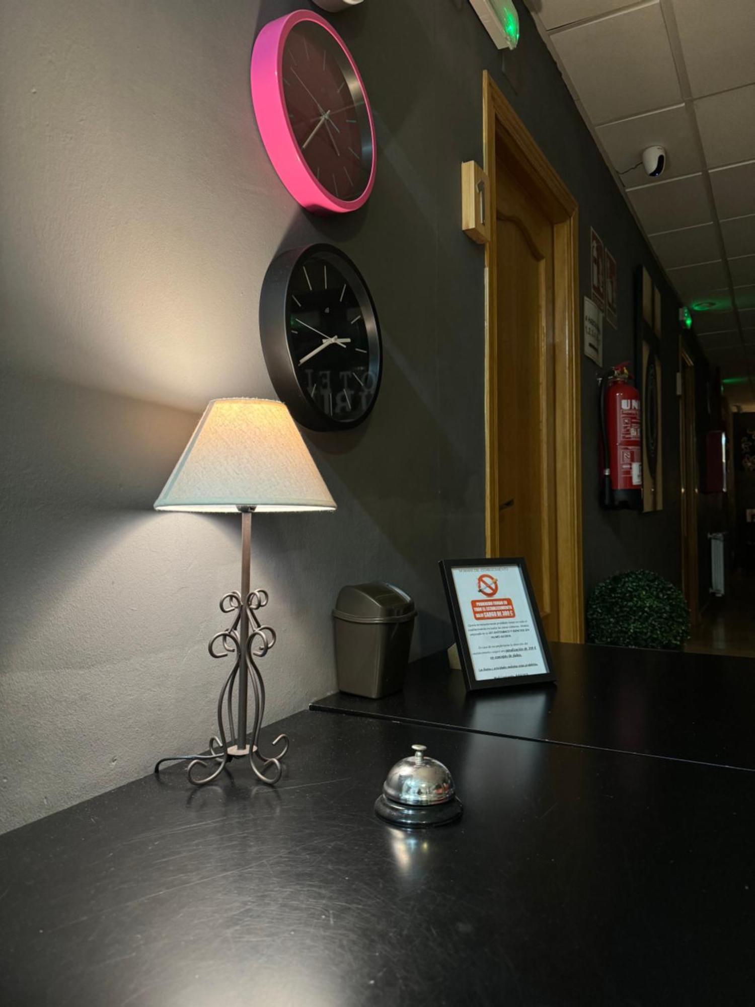 Kubik Hotel Caces エクステリア 写真